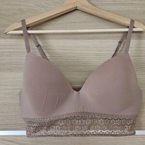 Victoria’s Secret Wireless Bra 38C  Wide Band 5-Hook Closure, Convertible Straps